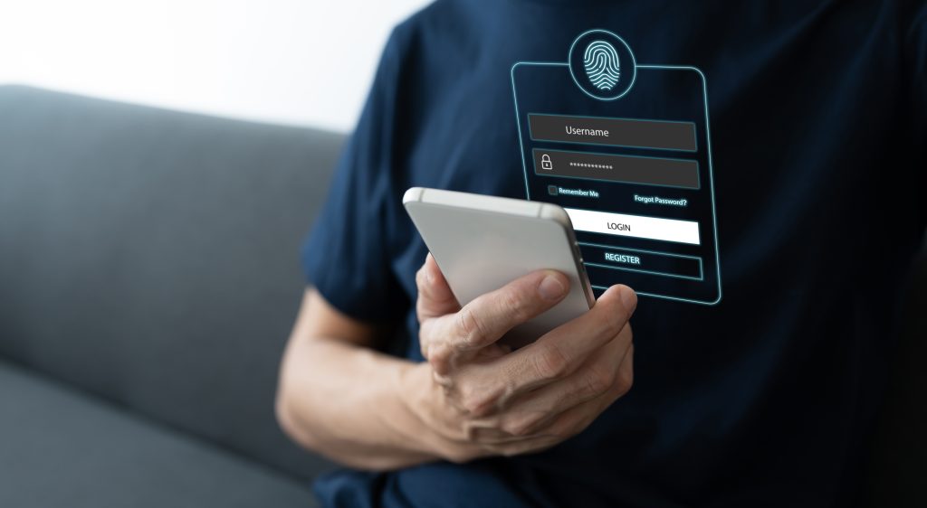 hombre registrandose online